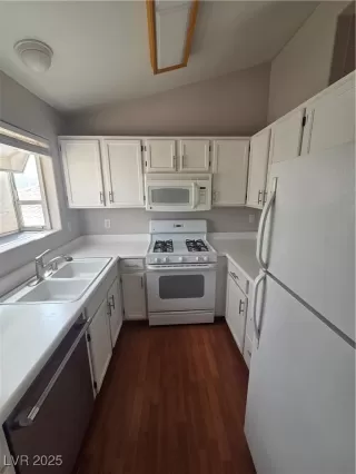 Photo #2: 2707033 Listing 