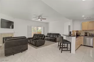 Photo #2: 2707045 Listing