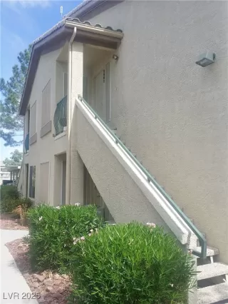 Photo #3: 2707049 Listing