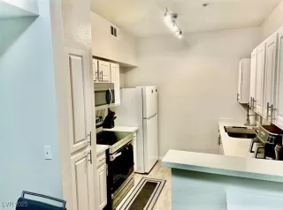 Photo #3: 2707068 Listing 