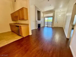 Photo #3: 2707078 Listing