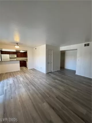 Photo #2: 2707177 Listing 