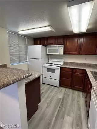 Photo #3: 2707177 Listing 