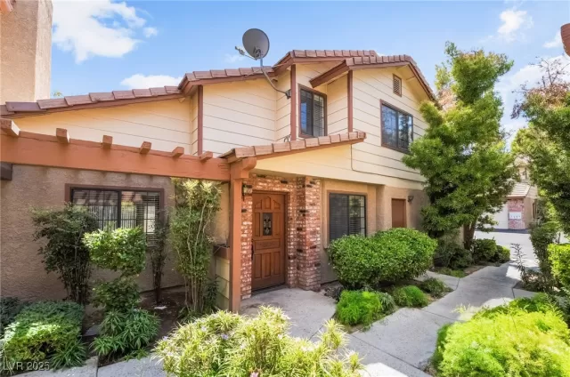 MLS: 2707211 Condo For Sale