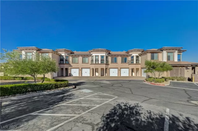 MLS: 2707219 Condo For Sale