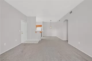 Photo #4: 2707227 Listing