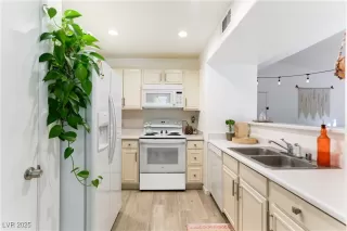 Photo #5: 2707229 Listing 