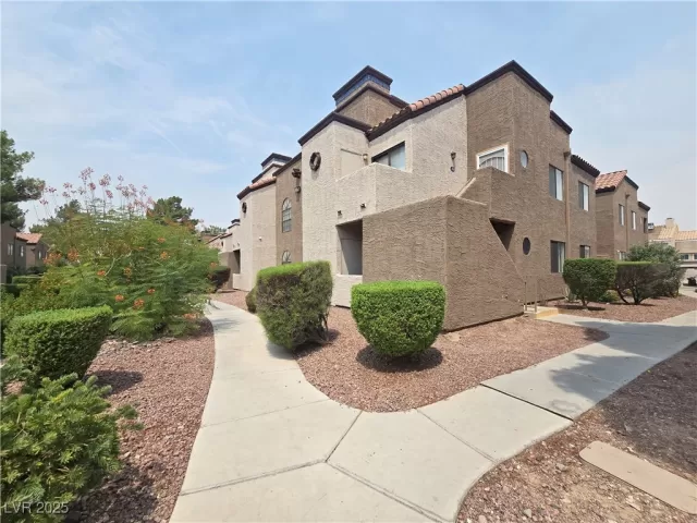 MLS: 2707256 Condo For Sale