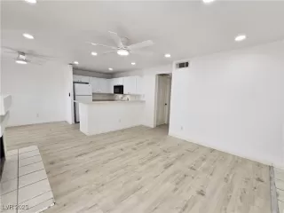 Photo #3: 2707256 Listing 