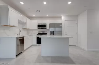 Photo #4: 2707257 Listing 