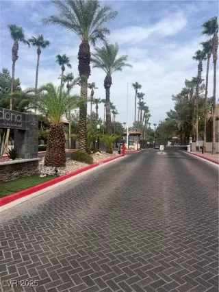 Photo #1: 2707333 Listing 