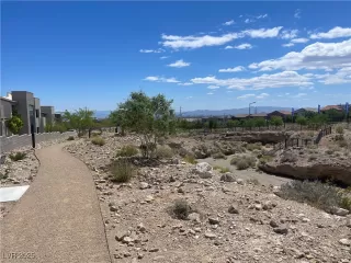 Photo #5: 2707340 Listing 