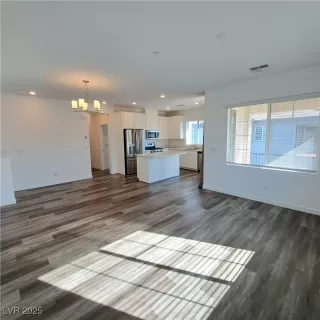 Photo #5: 2707372 Listing 