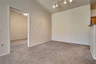 Photo #5: 2707383 Listing 