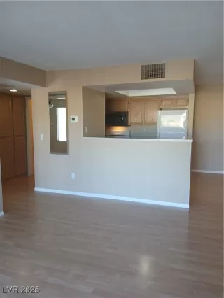 Photo #3: 2707417 Listing 