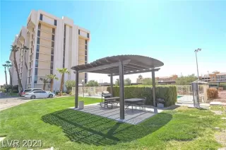 Photo #3: 2707431 Listing 