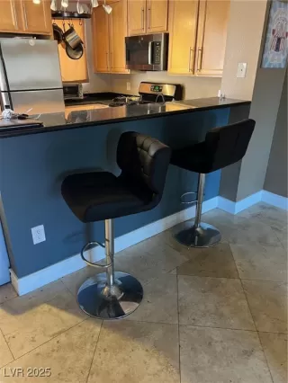 Photo #3: 2707461 Listing