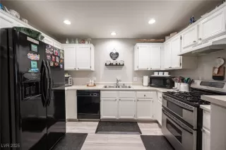 Photo #2: 2707492 Listing