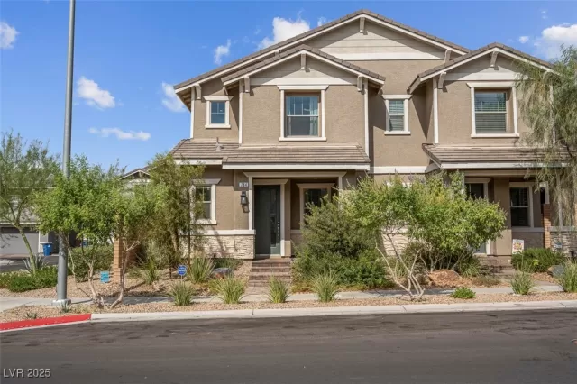 MLS: 2707500 Condo For Sale