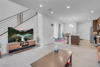 Photo #3: 2707500 Listing 