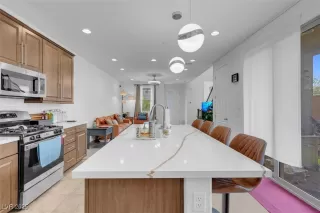 Photo #5: 2707500 Listing 