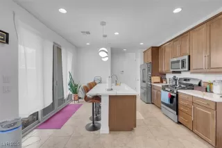 Photo #6: 2707500 Listing 