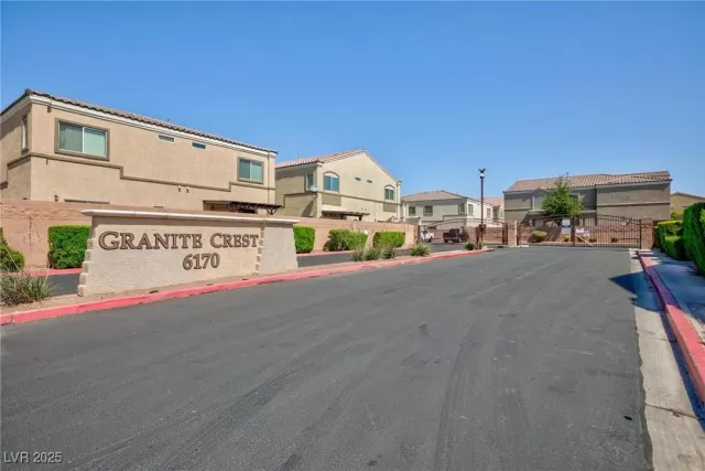 MLS: 2707503 Condo For Sale