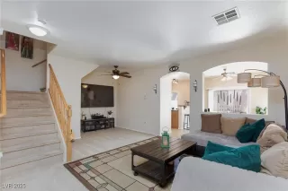 Photo #3: 2707503 Listing