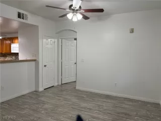 Photo #4: 2707555 Listing