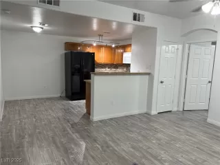 Photo #5: 2707555 Listing