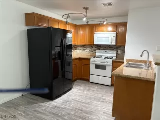 Photo #6: 2707555 Listing