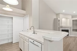 Photo #5: 2707568 Listing 