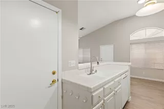 Photo #6: 2707568 Listing 