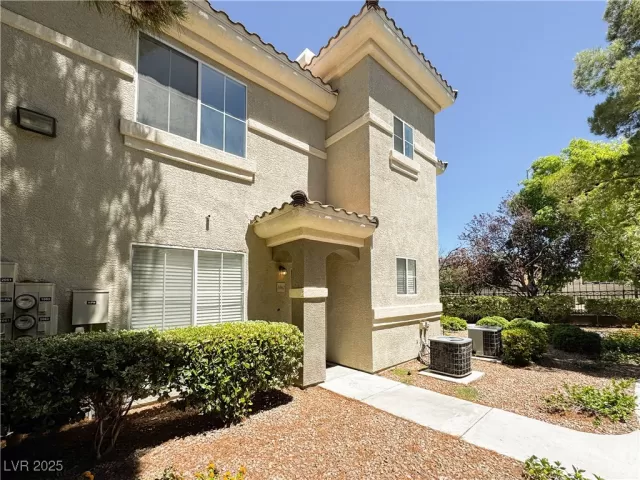MLS: 2707605 Condo For Sale