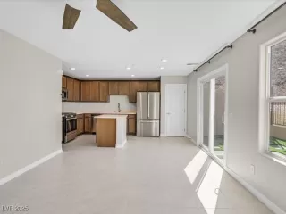 Photo #3: 2707609 Listing