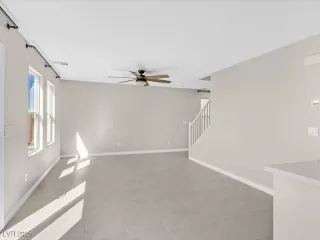 Photo #4: 2707609 Listing