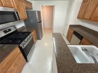 Photo #5: 2707631 Listing 