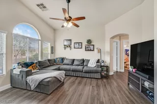 Photo #2: 2707633 Listing