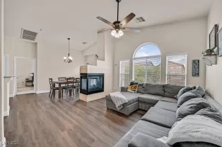 Photo #4: 2707633 Listing