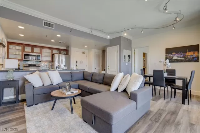 MLS: 2707660 Condo For Sale