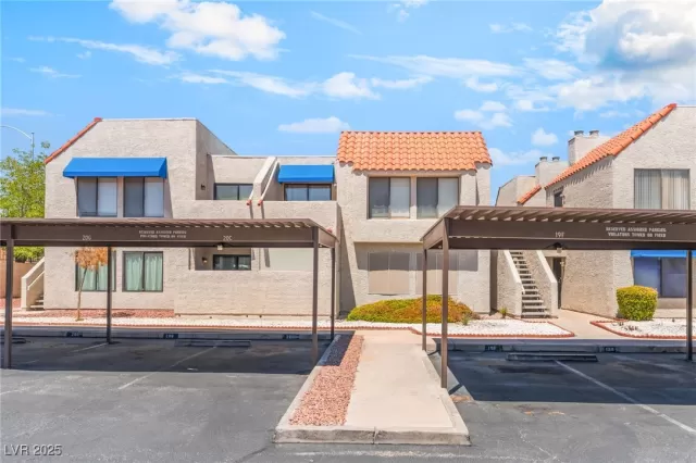 MLS: 2707688 Condo For Sale