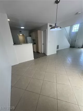 Photo #2: 2707731 Listing 