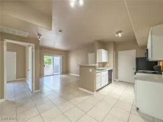 Photo #4: 2707827 Listing 