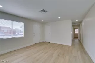 Photo #5: 2707832 Listing 