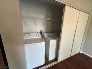 Photo #5: 2707858 Listing 