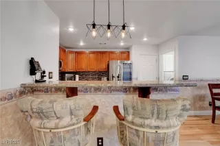 Photo #5: 2707871 Listing