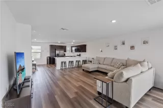 Photo #5: 2707883 Listing 