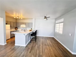 Photo #3: 2707894 Listing