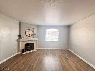 Photo #4: 2707894 Listing