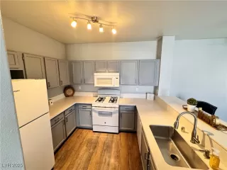 Photo #6: 2707894 Listing